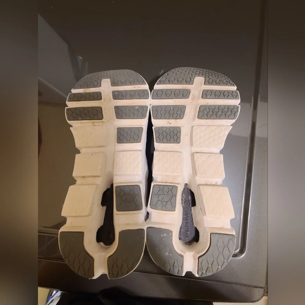 On Running White Sneakers - Picture 4 of 7